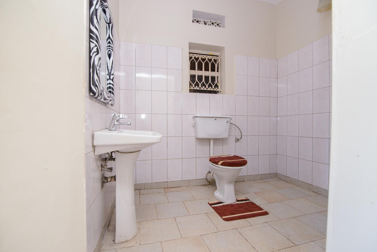 Bathroom 5, Lake Victoria Country Home, Entebbe