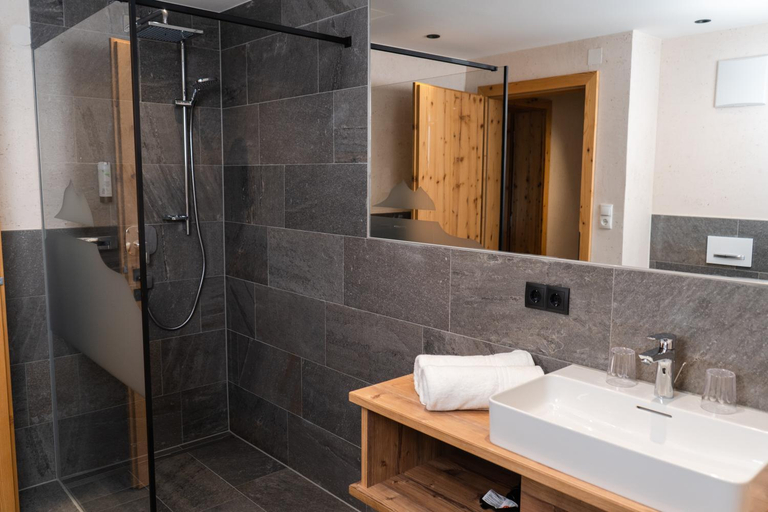 Bathroom 4, Chalet EDELWEISS - Private Wellness with Whirlpool & Sauna, Landeck