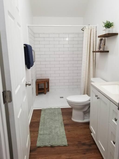 Others 4, Cozy Spacious Cottage with deck and grill, Russell