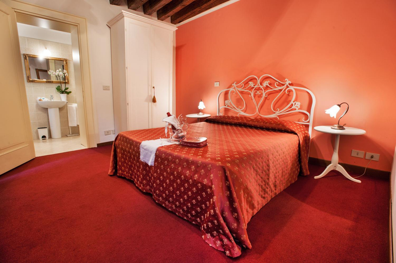 Others 5, Maison San Marco, Venezia