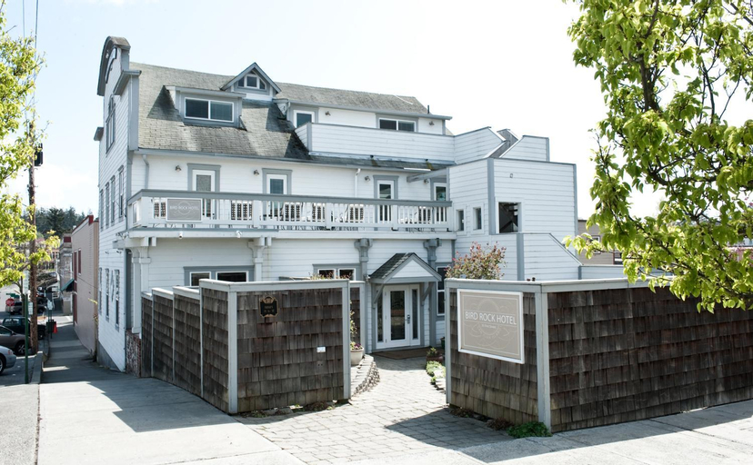 Exterior & Views