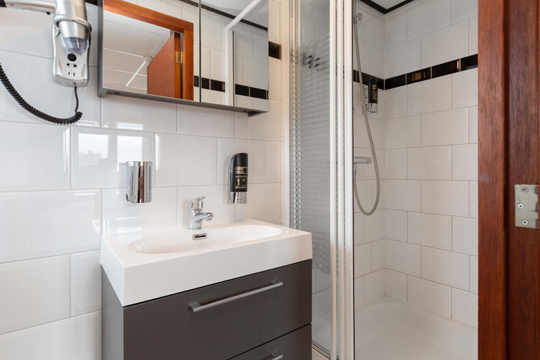 Bathroom 4, Strandhotel Scheveningen, The Hague