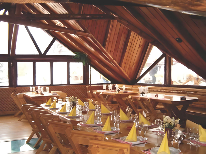 Food & Drinks 2, Resort Cheile Gradistei Moieciu, Moieciu De Jos