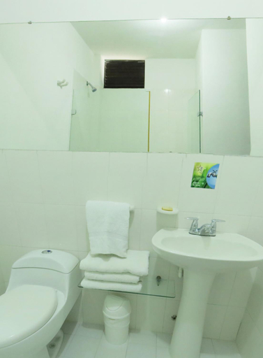 Bathroom 4, Hotel Estrella Palmira, Palmira