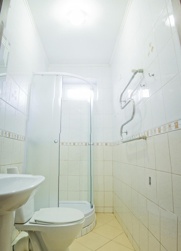 Bathroom 4, Motel, Ivano-Frankivs'ka