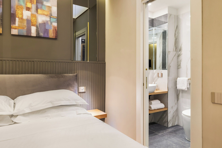 Bedroom 3, Spanish Steps Apartments, Roma