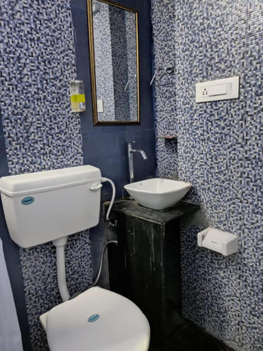 Bathroom 2, Dormitory, Udaipur