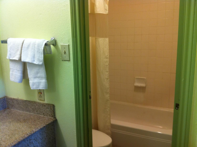 Bathroom 3, Victorian Inn Midland, Midland