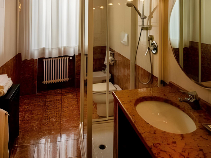 Bathroom 4, Ca' Cappellis, Venezia