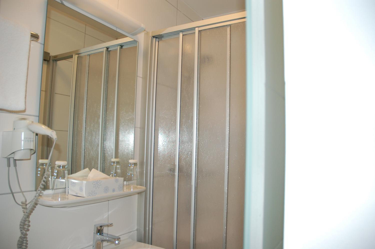 Bedroom 2, Hotel Kurfurst Garni, Germersheim