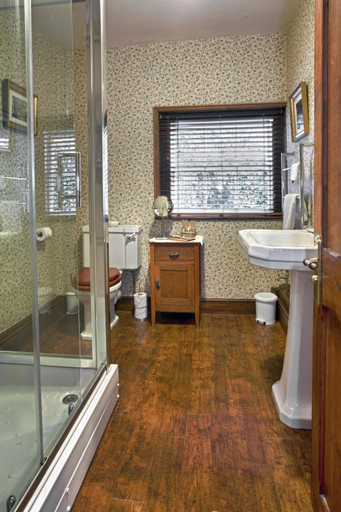 Bathroom 3, Hodgkinsons Hotel Matlock Bath, Derbyshire