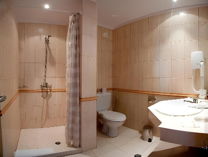 Bathroom 5, HVD Viva Club Hotel - Beach All Inclusive, Varna