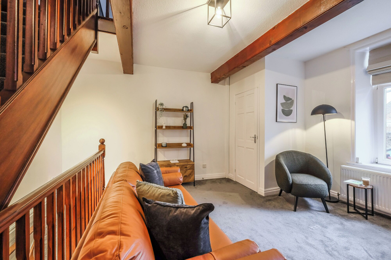 Others 4, Sleek 2B/1B Retreat in Lindley, Huddersfield, Kirklees