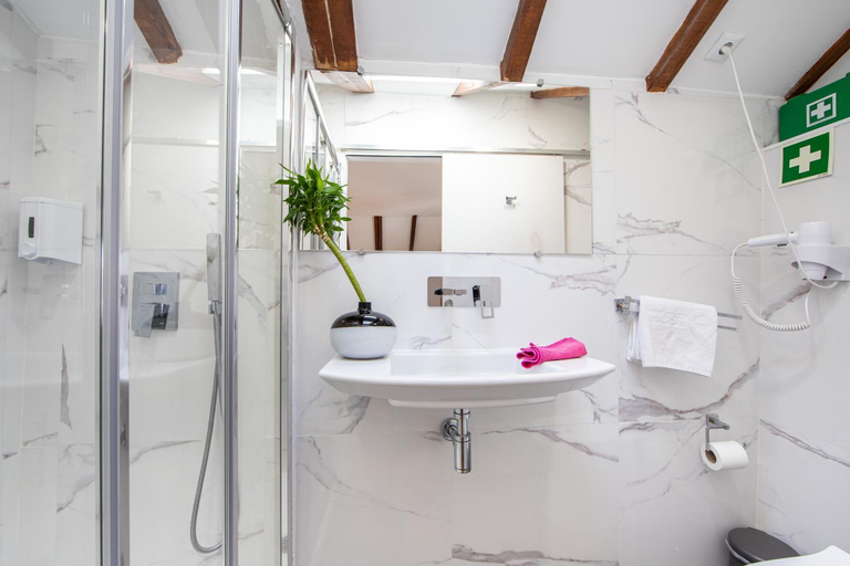 Others 4, Vila Maria Rooms by Host-Point, Almada