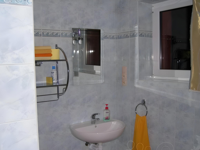 Bathroom 3, Dom Goscinny Barbara, Lesko