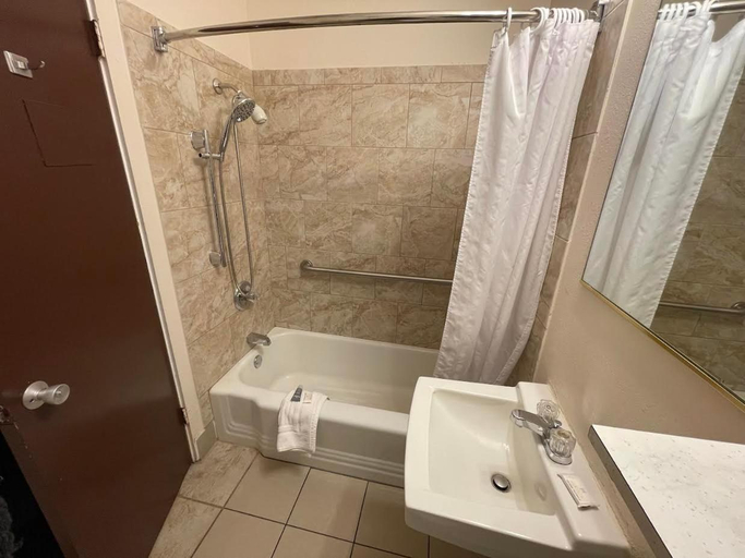 Bathroom 3, Village Inn Green Bay, Brown