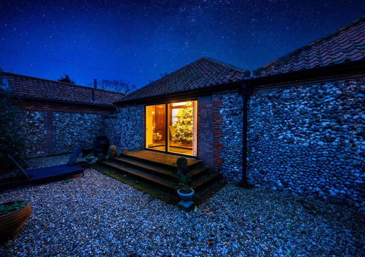 Exterior & Views 1, The Cattle Shed, Norfolk