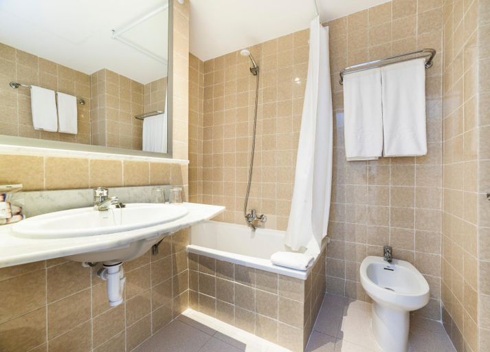Bathroom 2, Globales Binimar, Baleares