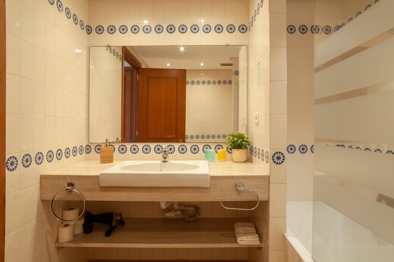 Bathroom, Jardines del Mar Apartments, Málaga