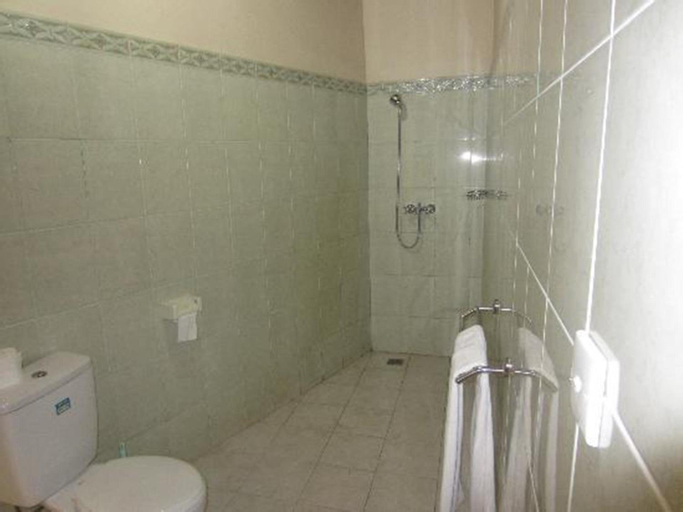 Bathroom 4