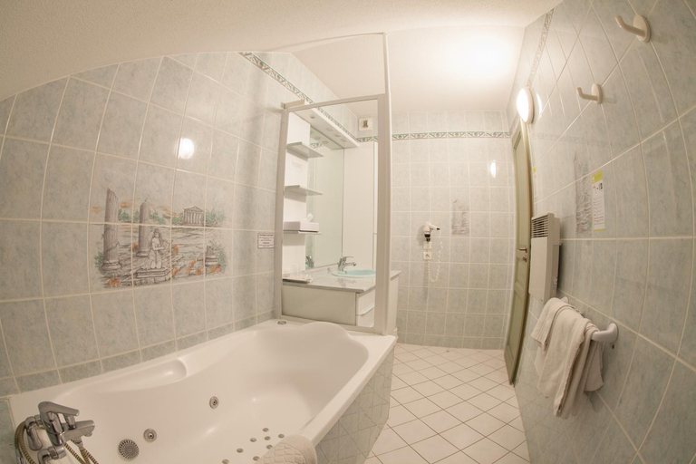 Bathroom 3, Hotel Restaurant L'Evidence, Vosges