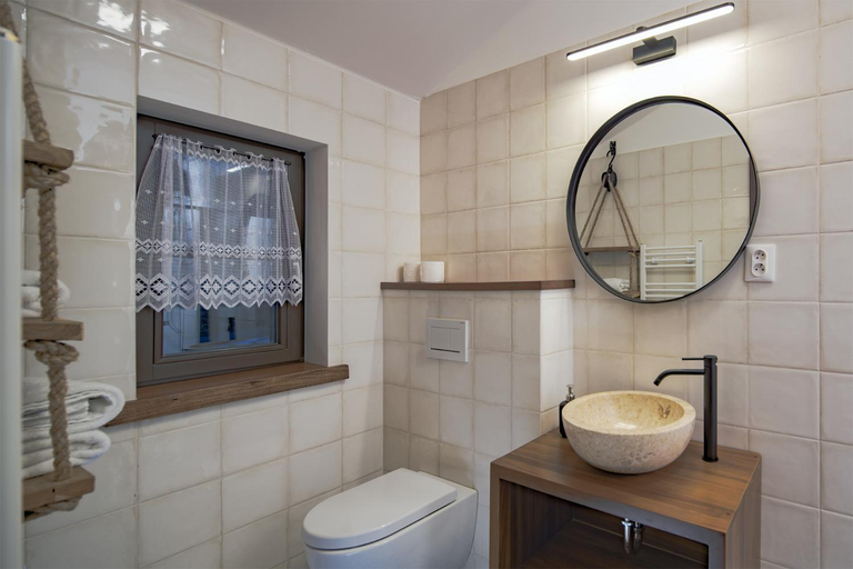 Bathroom 2, Dvur Liskovy vrch, Prachatice