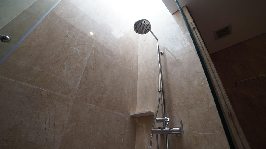 Bathroom 12