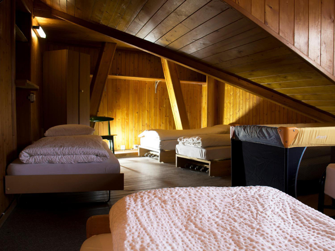 Bedroom 2, Refuge de Plan-Francey, La Gruyère