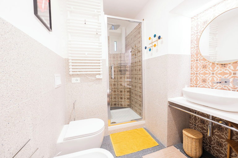 Bathroom 5, Trastevere Lovely 2 Br Apartment , Rome