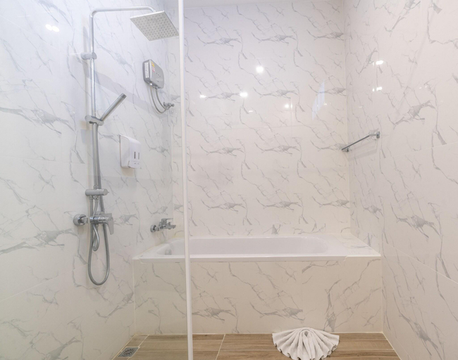 Bathroom 4, Utapao Resort, Ban Chang