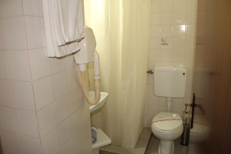 Bathroom, Hili Hotel, East Macedonia and Thrace
