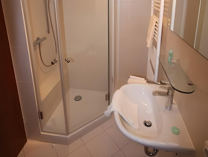 Bathroom 2, Pension Luuward 3 Sterne superior Hotel, Nordfriesland