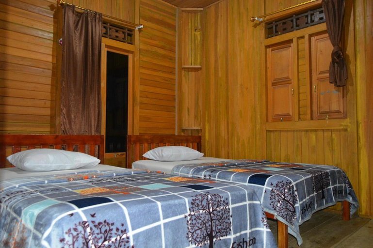 4, THE SINGKI HOME FAMILY, Tana Toraja