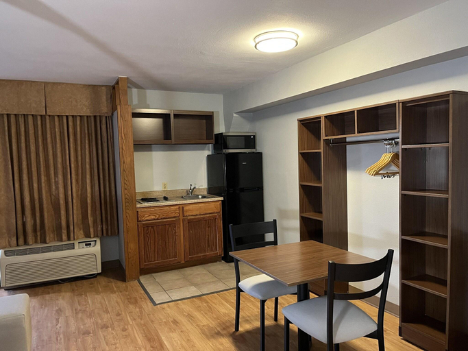 Bedroom 4, HomeTowne Studios by Red Roof Amarillo West, Potter