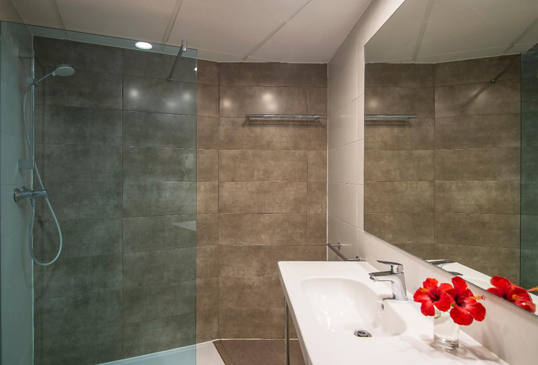 Bathroom 4, Hotel Roquetas El Palmeral by Pierre & Vacances, Almería