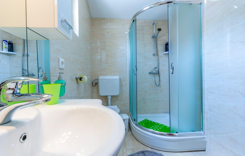 Bathroom 2, Apartments Listes, Milna