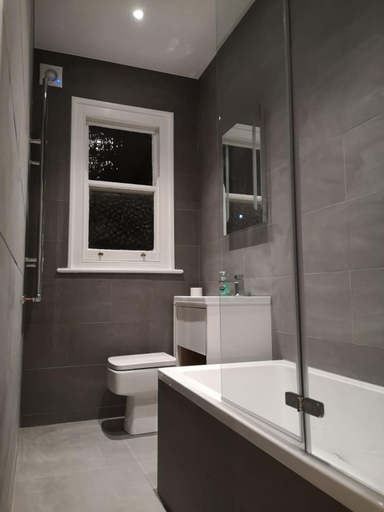 Bathroom 3, Gabe's Rooms in Central London, London