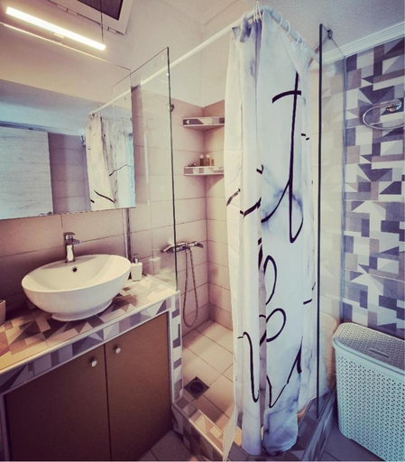 Bathroom 3, Tararas apartments, Central Macedonia