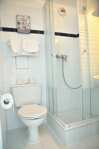 Bathroom 2, Hotel de la Tour, Paris