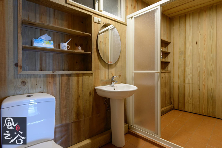 Bathroom 3, Jiufen Fongigu Homestay, New Taipei City
