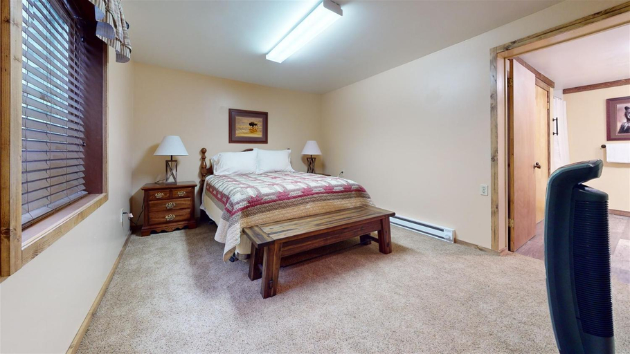 Bedroom, Trapper Condo Unit 7, Gallatin