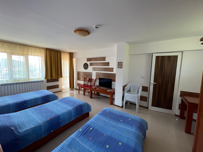 Bedroom 2, Centaur Family Hotel, Rila