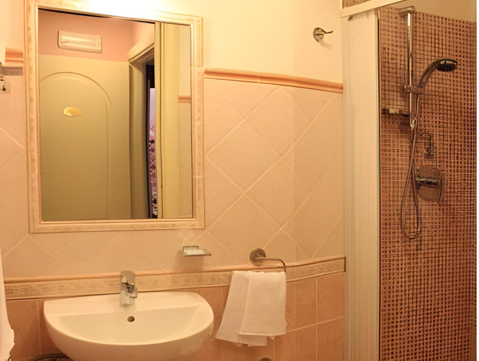 Bathroom 3, Al Duomo Inn, Catania