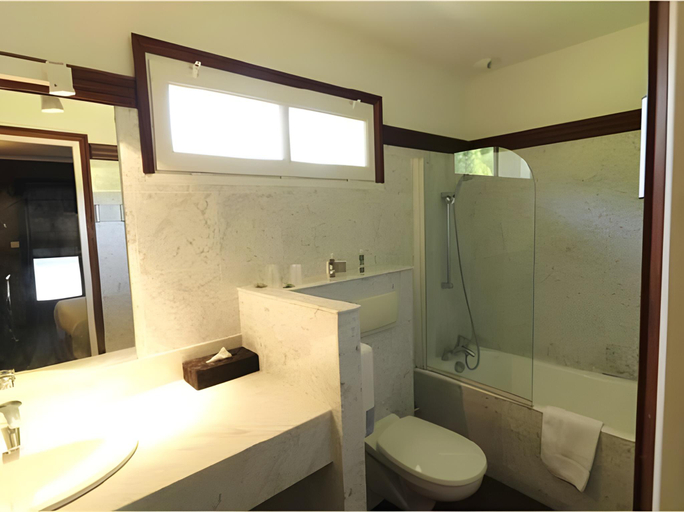Bathroom 3, Hotel La Gentilhommiere, Côte-d'Or