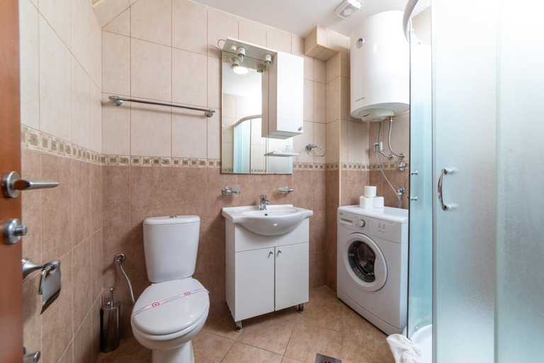Others 3, Apartmani Jovan