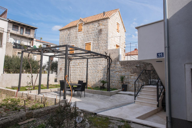 Others 4, Apartmani Mara, Kaštela