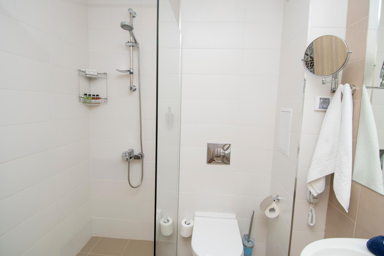 Bathroom 5, Nevis Resort & Aqua Park - All Inclusive, Nesebar