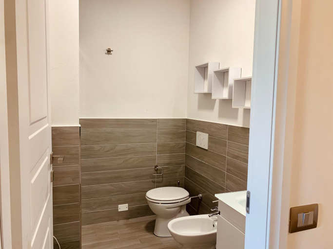 Bathroom 3, Marilyn Arpa apartment, Brescia
