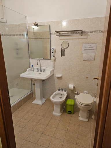 Bathroom 2, Aida Trevi Fountain Rome, Roma