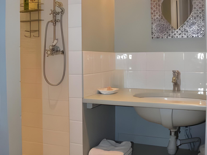Bathroom 2, La Maison de Line, Bouches-du-Rhône